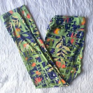 Green TC Lularoe Leggings - B106